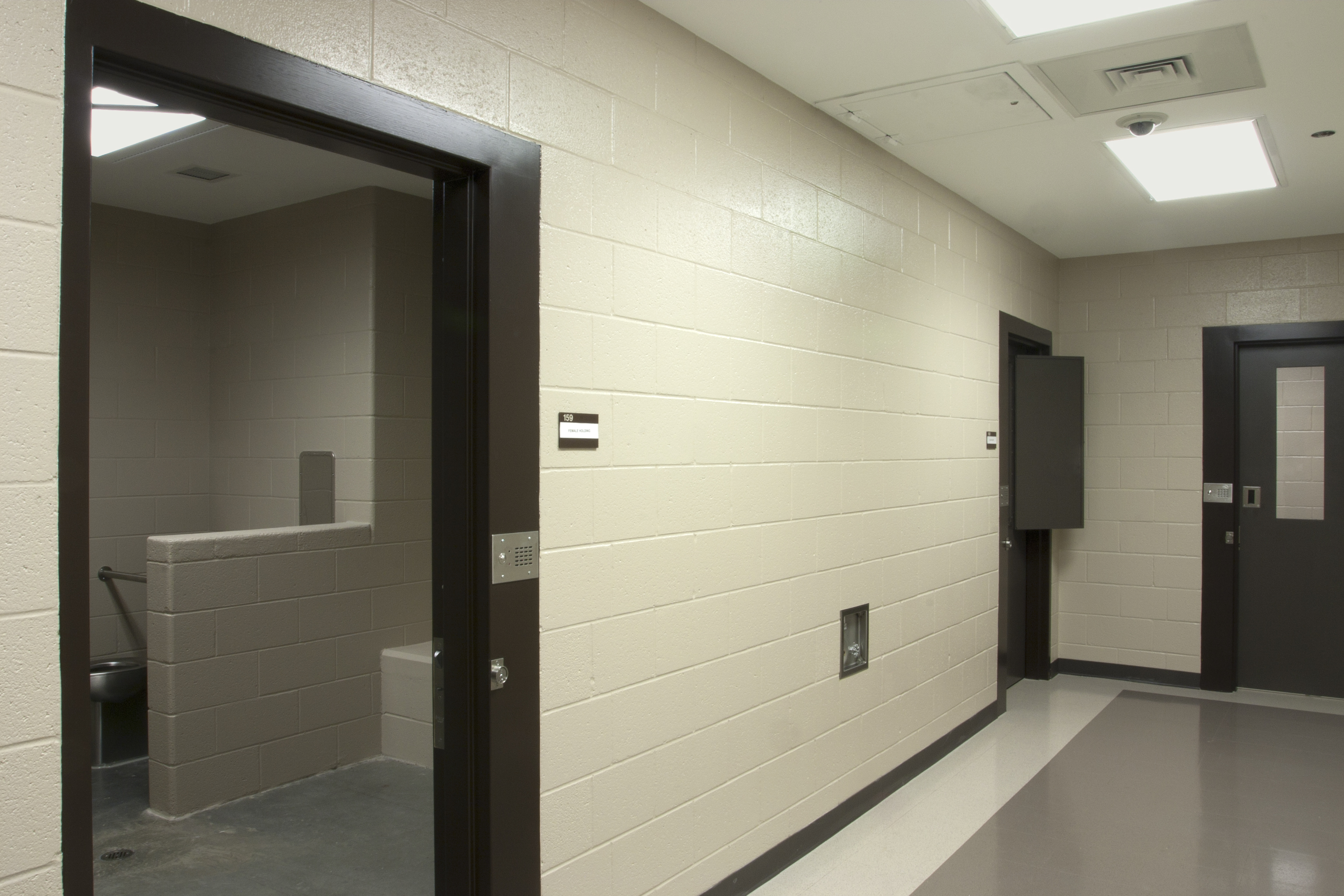 Snellville PoliceHQ_holding cell